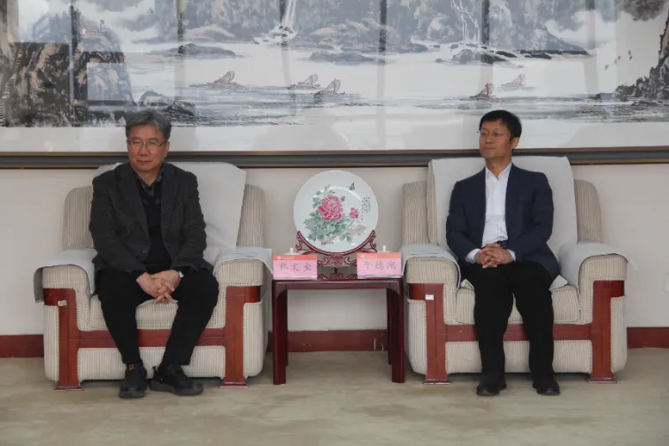 Shandong LANO Inashirikiana na Profesa KWAK,Moon Kyu,Ph.D.na Mwakilishi Liang Tongho kutoka Chuo Kikuu cha Dongguk,Korea Kusini kufanya Mabadilishano na Ushirikiano katika Nyanja ya Kudhibiti Kelele na Chuo Kikuu cha Shandong Jianzhu.